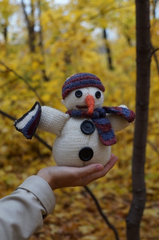игрушка снеговик, хороший подарок к приближающемуся Новому году, кроме того , он еще и немного патриотический, так как в руках у снеговичка флаг России, высота 22 см, 600 руб. игрушка снеговик, хороший подарок к приближающемуся Новому году, кроме того , он еще и немного патриотический, так как в руках у снеговичка флаг России, высота 22 см, 600 руб.