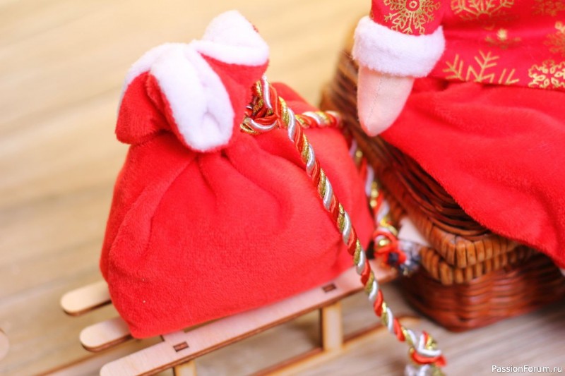 Новогодние интерьерные игрушки.