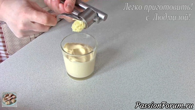 Постный (вегетарианский) слоеный салат с грибами.