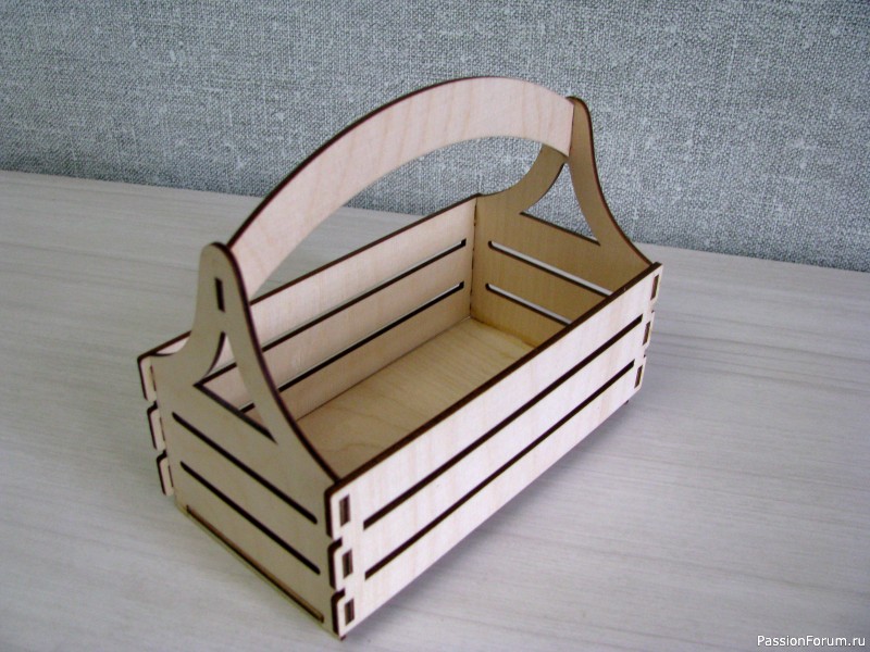 Пасхальное лукошко с декоративными яйцами