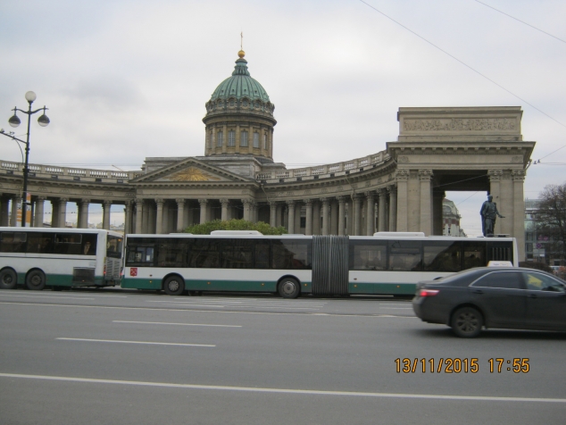 Но это для туристов, мне же надо во все стороны успеть - напротив Казанского, чуть вглубь между домами вот такой лютеранский храм: Но это для туристов, мне же надо во все стороны успеть - напротив Казанского, чуть вглубь между домами вот такой лютеранский храм: