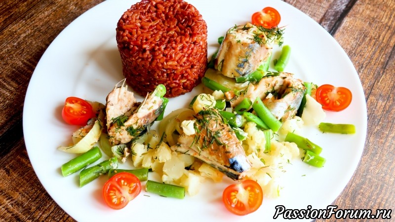 Сочная скумбрия с овощами
