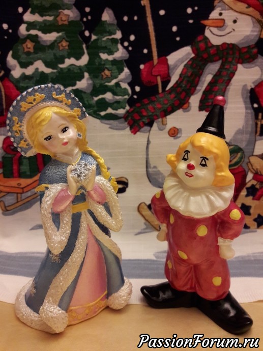 Хозяйка Нового года Снегурочка и друг любого праздника клоун Вася