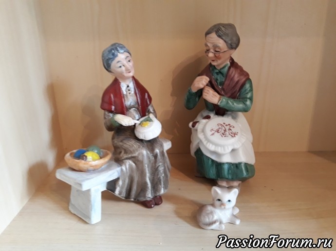 Две подружки -вышивальщицы Две подружки -вышивальщицы