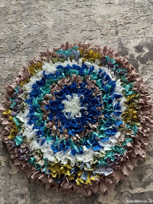 Просто коврик и подушка