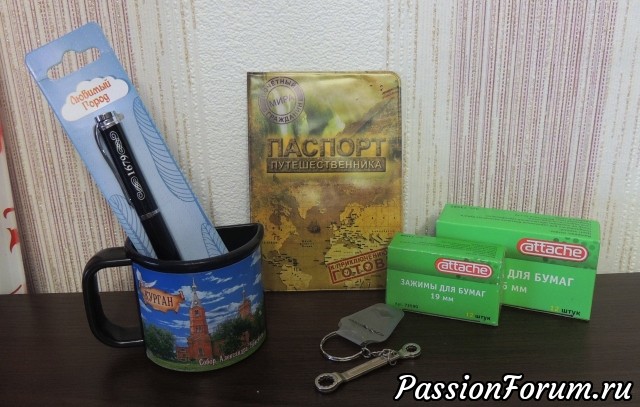 Полезности - забавная обложка на паспорт, зажимчики для бумаг (пригодится и на работе и дома), брелочек, ручка и магнитик с видами Кургана, города Надежды. Полезности - забавная обложка на паспорт, зажимчики для бумаг (пригодится и на работе и дома), брелочек, ручка и магнитик с видами Кургана, города Надежды.