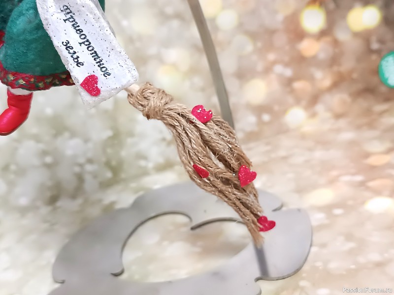 Баба Яга влюблённая! Ватная игрушка - подвеска на ёлку и не только