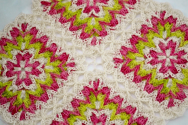 Вязание узора, имитирующего вышивку барджелло.