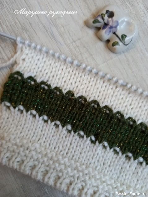 Полосатое вязание спицами с "изюминкой". Простые способы перехода от цвета к цвету