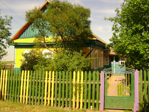 Дом в котором я родилась и жила до отъезда в город. Поехала учиться. Дом в котором я родилась и жила до отъезда в город. Поехала учиться.