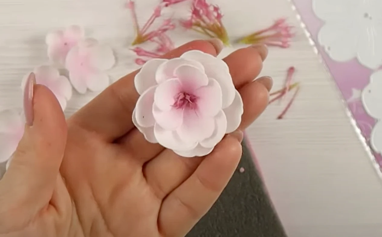 Цветы из фоама: более сложные варианты