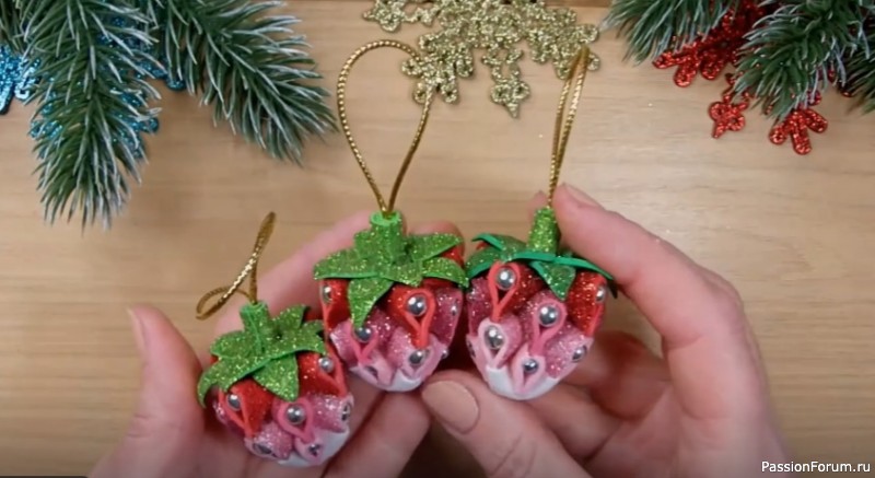 Новогодние игрушки «клубнички» из фоамирана, Видео МК