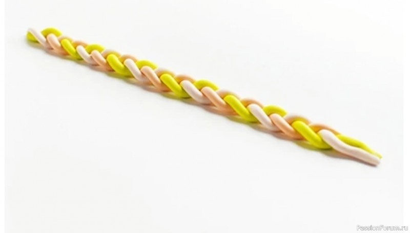 Плетеный брелок из полимерной глины. МК