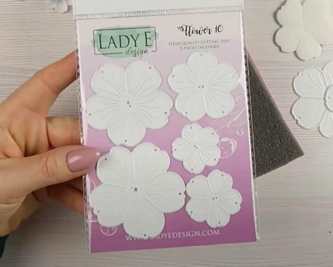 Цветы из фоама: более сложные варианты