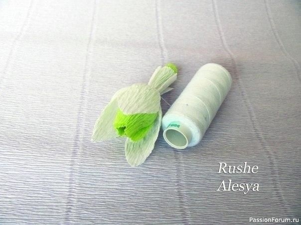 Подснежники из гофрированной бумаги и конфет. МК