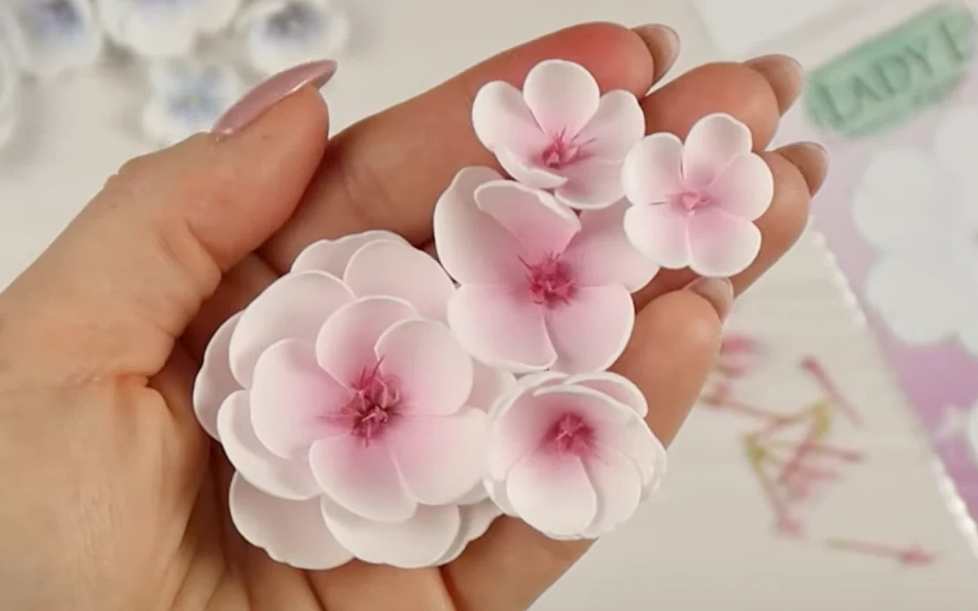 Цветы из фоама: более сложные варианты