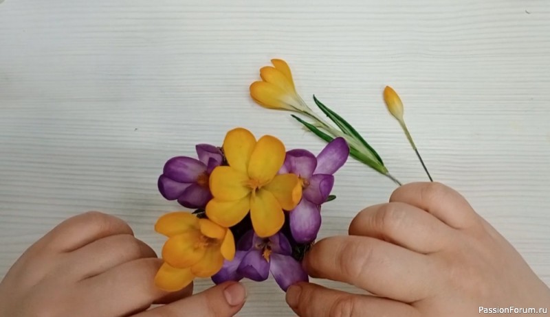"Крокусы" из холодного фарфора. Видео МК