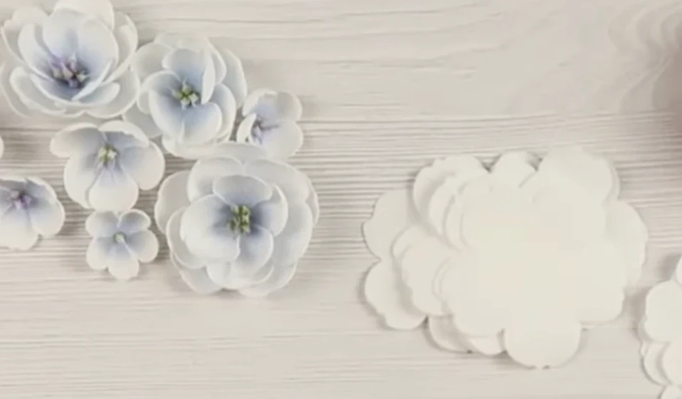 Цветы из фоама: более сложные варианты