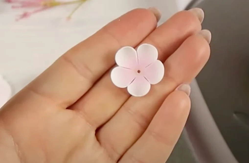 Цветы из фоама: более сложные варианты