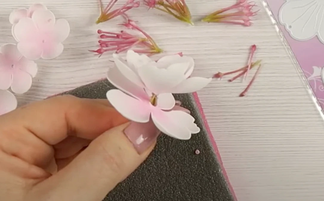 Цветы из фоама: более сложные варианты