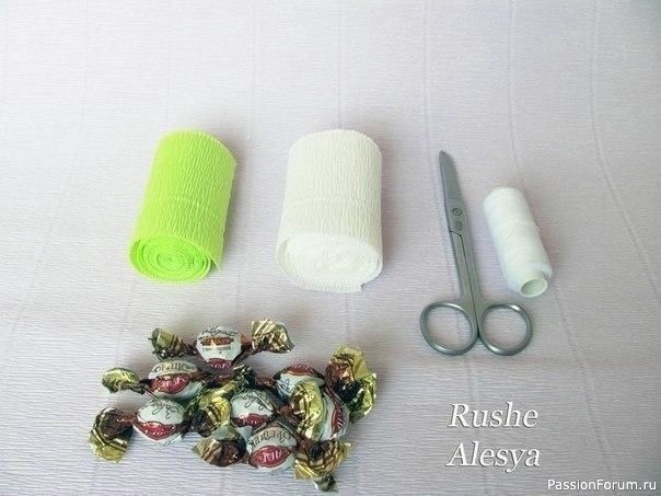 Подснежники из гофрированной бумаги и конфет. МК
