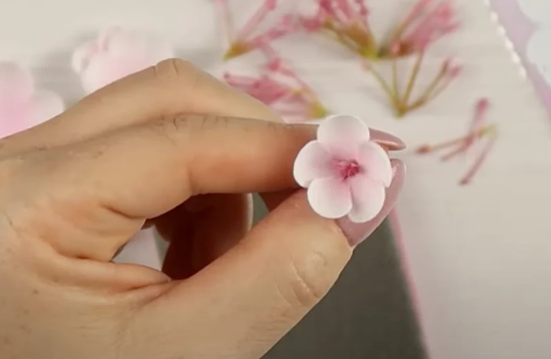 Цветы из фоама: более сложные варианты