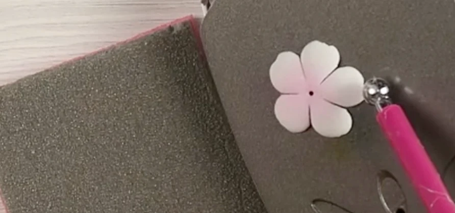 Цветы из фоама: более сложные варианты