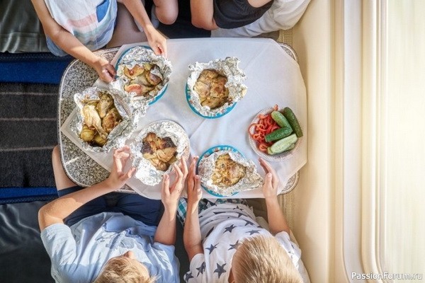 Продукты, которые опасно брать в поезд
