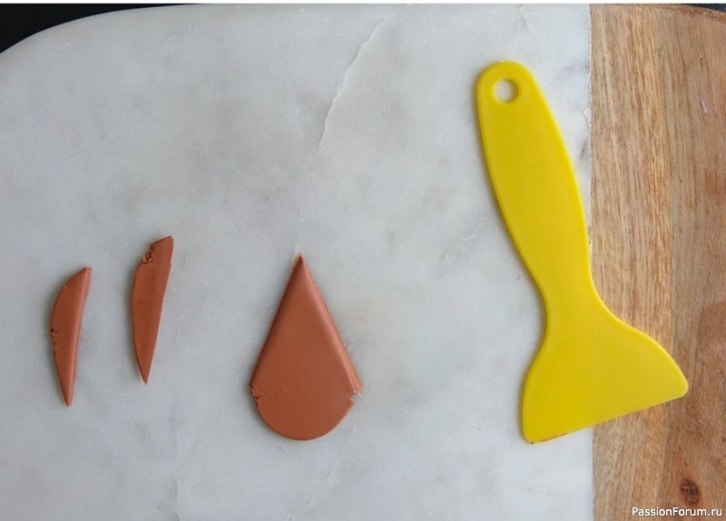 Как слепить брелок из полимерной глины с подвесками в виде выпечки