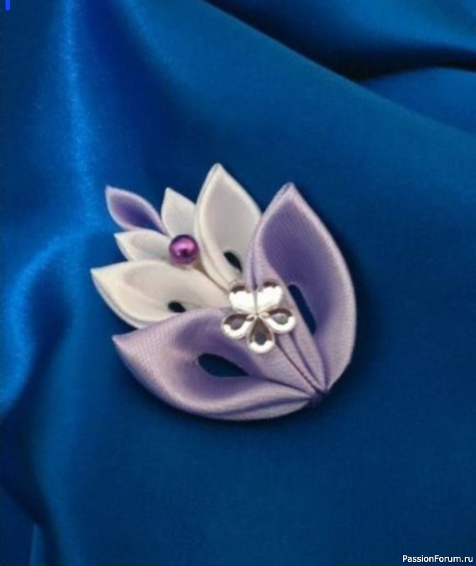 Броши из лент в технике канзаши. Идеи