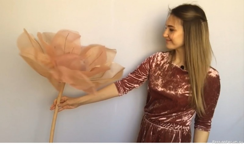 Большие цветы из органзы. Видео МК