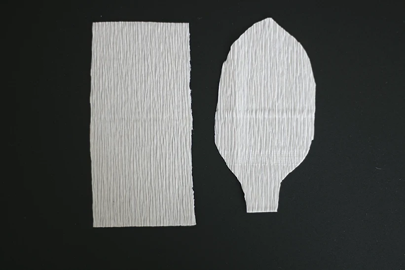 Цветы из гофрированной бумаги с конфетами: мастер-класс