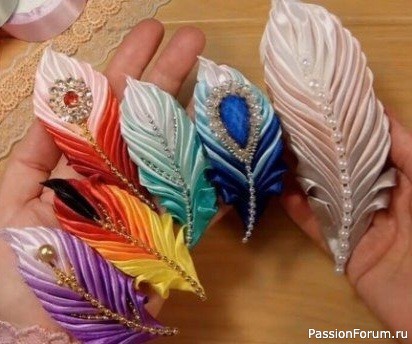 Пёрышки из атласных лент
