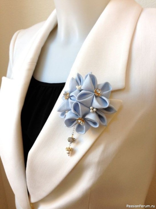 Броши из лент в технике канзаши. Идеи