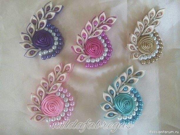 Броши из лент в технике канзаши. Идеи