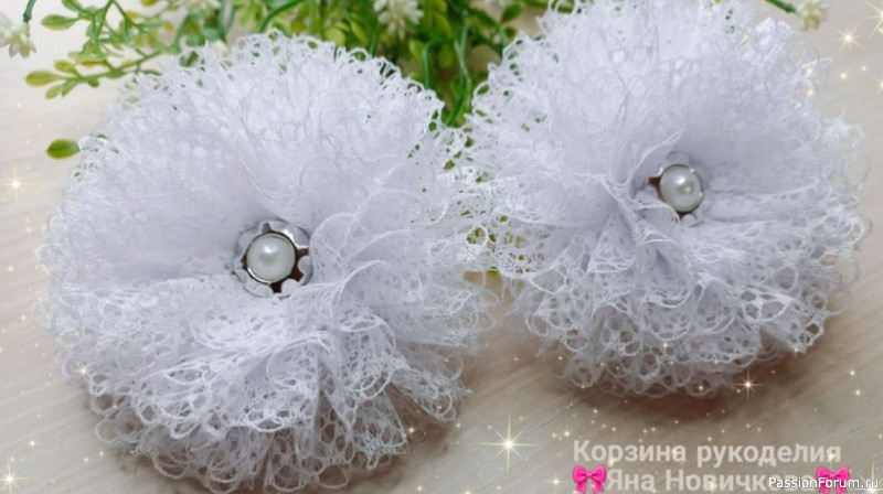 Белые банты из кружева на Последний звонок Белые банты из кружева на Последний звонок