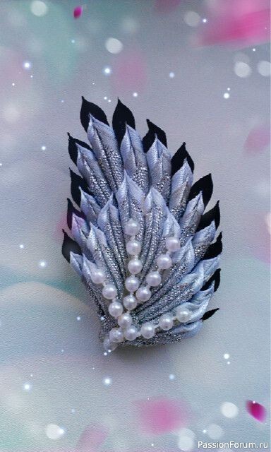 Броши из лент в технике канзаши. Идеи