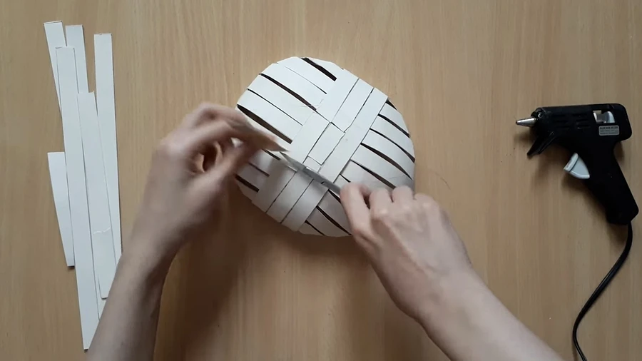 Делаем маску из папье-маше. Японская кошка