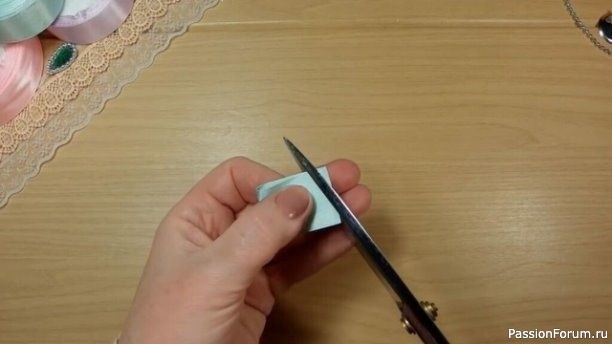 Пёрышки из атласных лент