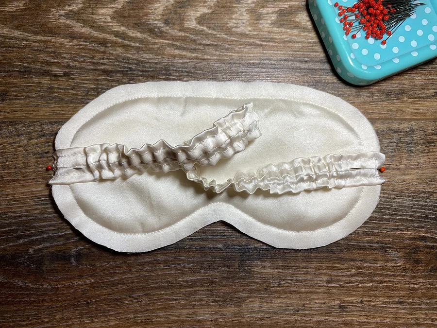 Как сшить маску для сна из натурального шёлка для путешествий: мастер-класс