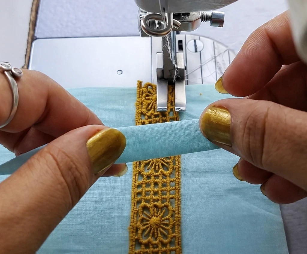 Как выполнить декоративную вставку с тесьмой: пошаговый мастер-класс