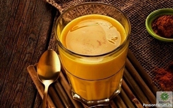 Народная медицина. Полезная вода с куркумой