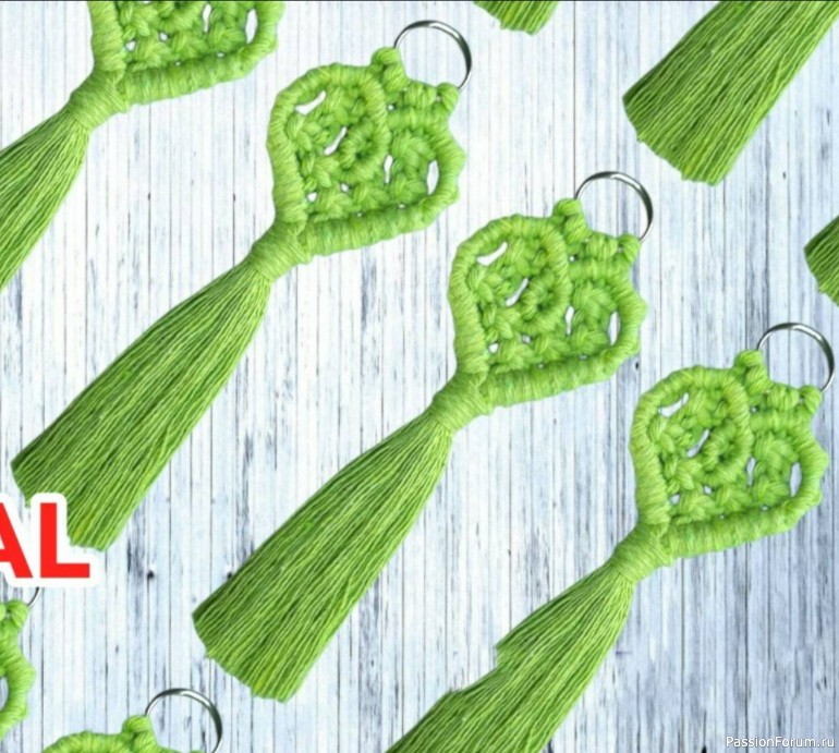 Брелок в технике макраме в виде сердечка. МК