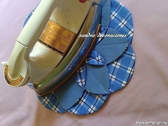 Подушка с цветком в технике пэчворк
