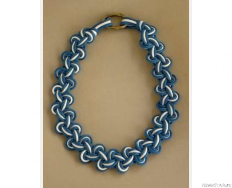 Необычное плетеное ожерелье