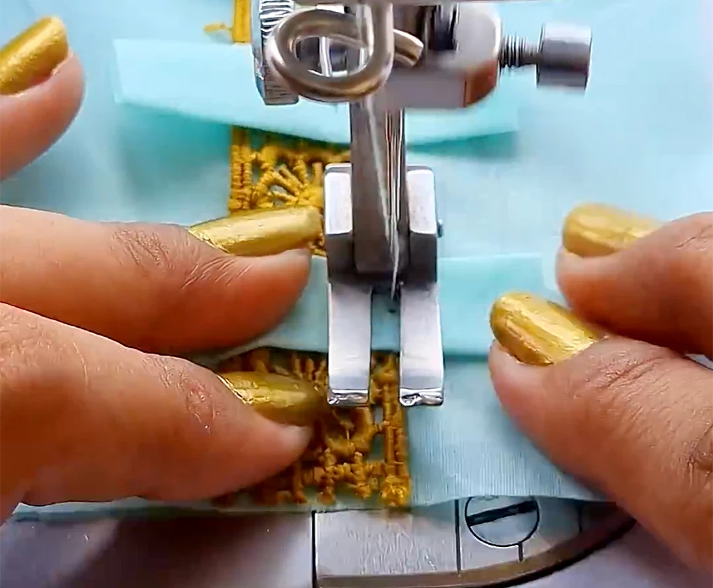 Как выполнить декоративную вставку с тесьмой: пошаговый мастер-класс