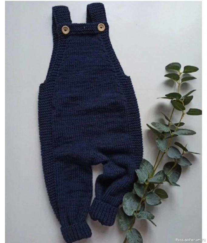Детский полукомбинезон спицами