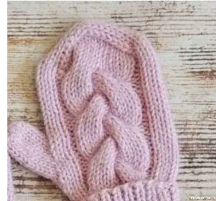 Детские варежки узором "косы" спицами. Описание