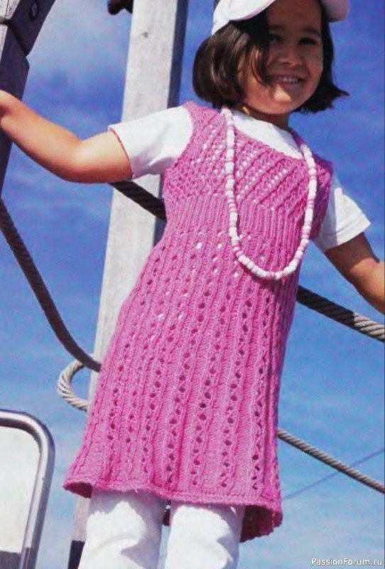 Ярко-розовое платье для девочки