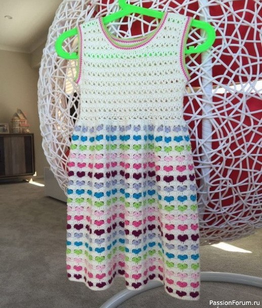 Платье с сердечками крючком. Схема